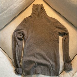 Kinross Cashmere sweater turtleneck